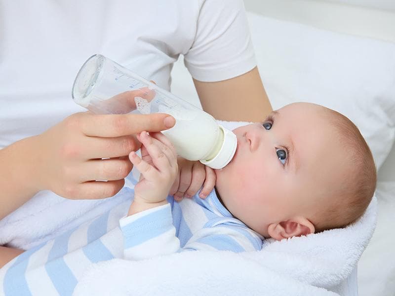 牛奶过敏和乳糖不耐症的区别？症状有哪些？如何治疗？羊奶可以代替牛奶吗？