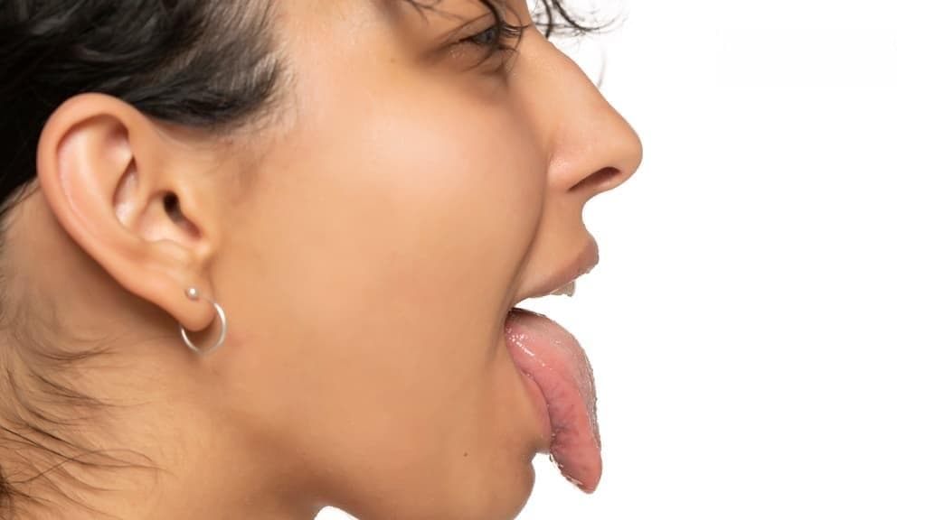 看舌頭狀態可知生病沒？美國研究「這些病」會出現白舌頭 要多留意！