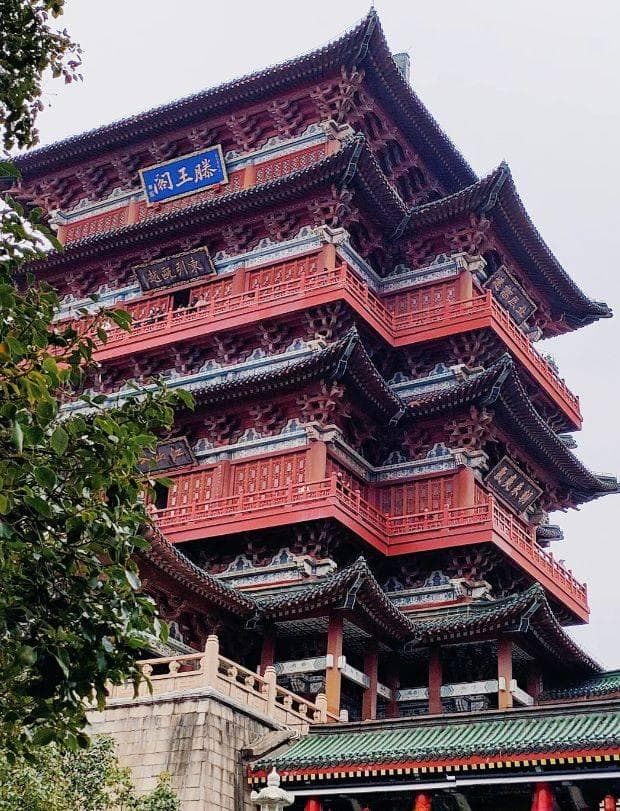 登临滕王阁：俯瞰江城的绝佳视角