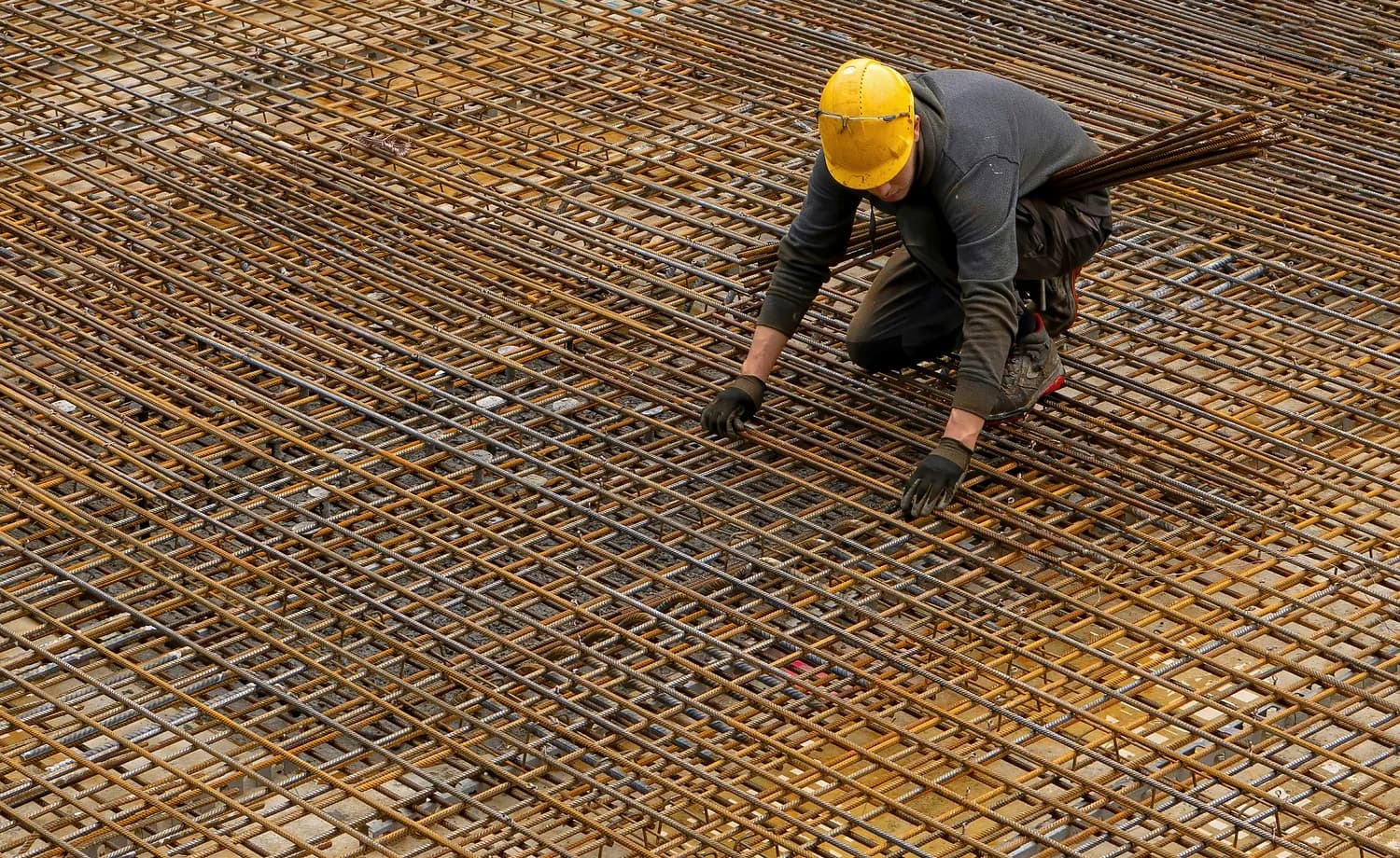 建筑工地选对劳保鞋，安全加倍！
