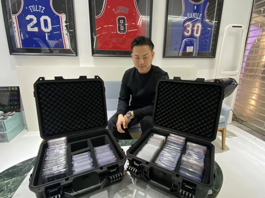 小小卡牌撑起百亿级市场规模，年轻人集卡拆卡点燃二次元消费新热度