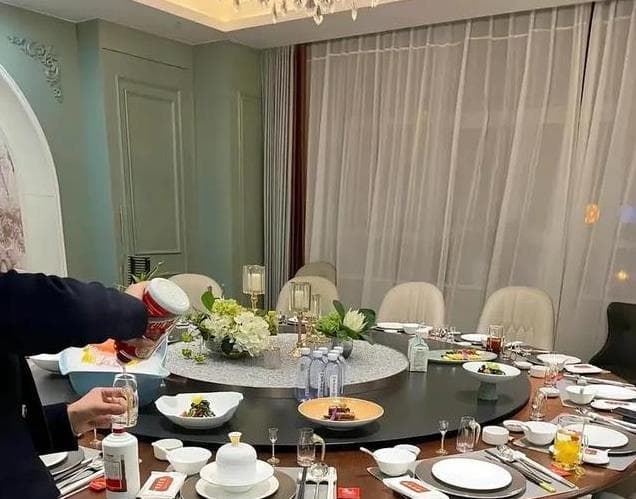 山东酒桌文化揭秘：鱼头酒背后的深厚意义，热情与规矩并存！
