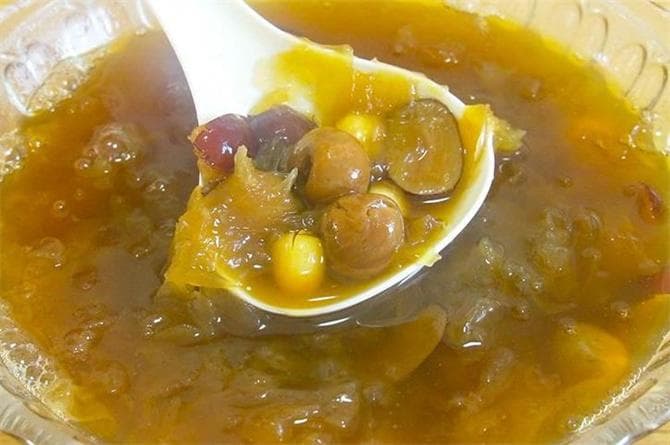 红枣桂圆莲子汤：简单煮一碗，气血睡眠双改善