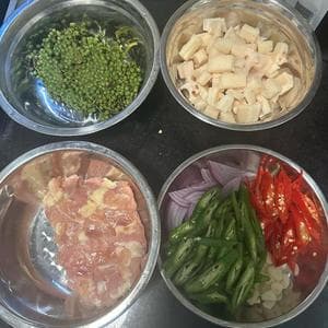 晚餐新选择：青花椒鸡丁与山东炒鸡的完美搭配