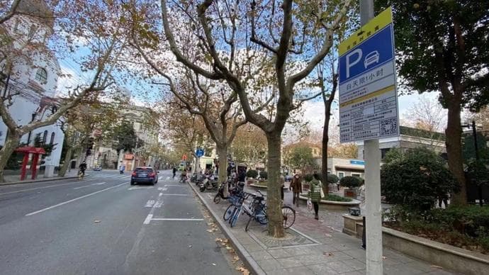上海小区夜间停车难加剧，能否增设道路停车场？收费方式也被吐槽，该如何优化