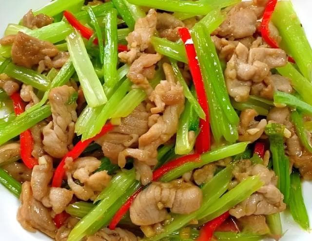 西芹的美食做法有哪些呢？西芹美食秘籍，每一口都是满满的幸福感