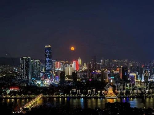 柳州音乐喷泉：世界最大江面升降浮式喷泉