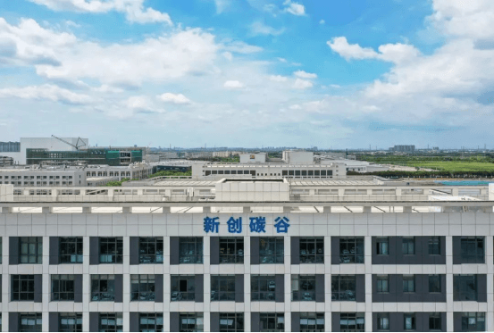中简科技：碳纤维产业的领军者