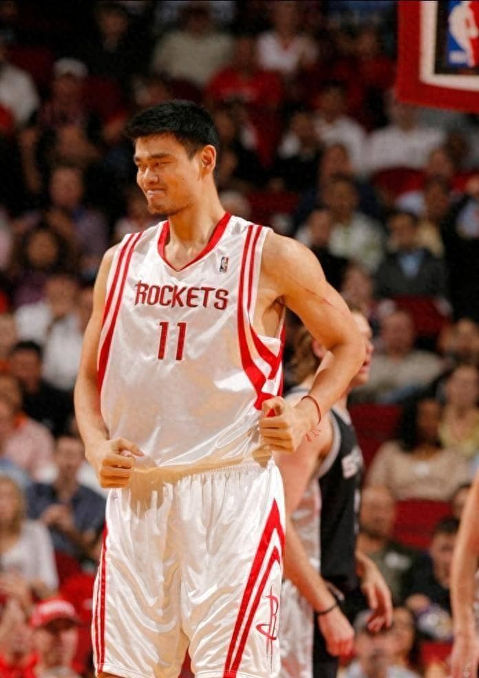 姚明在现代NBA的适应性分析：一位巨人能否在变革的时代立足