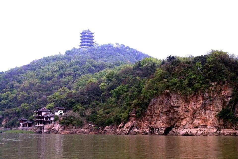 采石矶：长江岸边的诗画山水与文化传奇