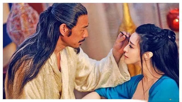 揭秘古代宫廷：被翻牌子的妃子，次日为何需人搀扶？