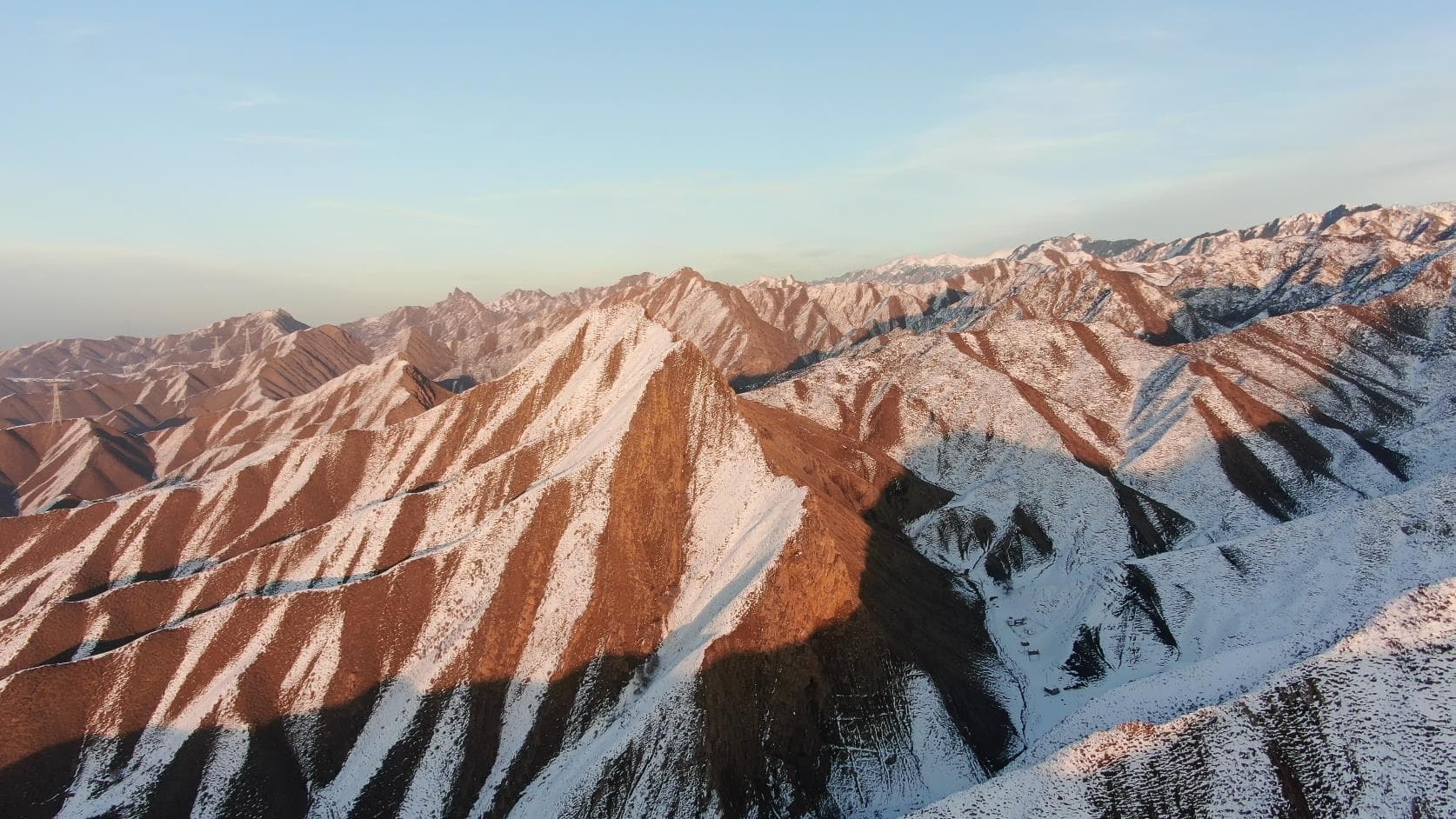 6月旅游新疆：天山南北，尽享绝美风光