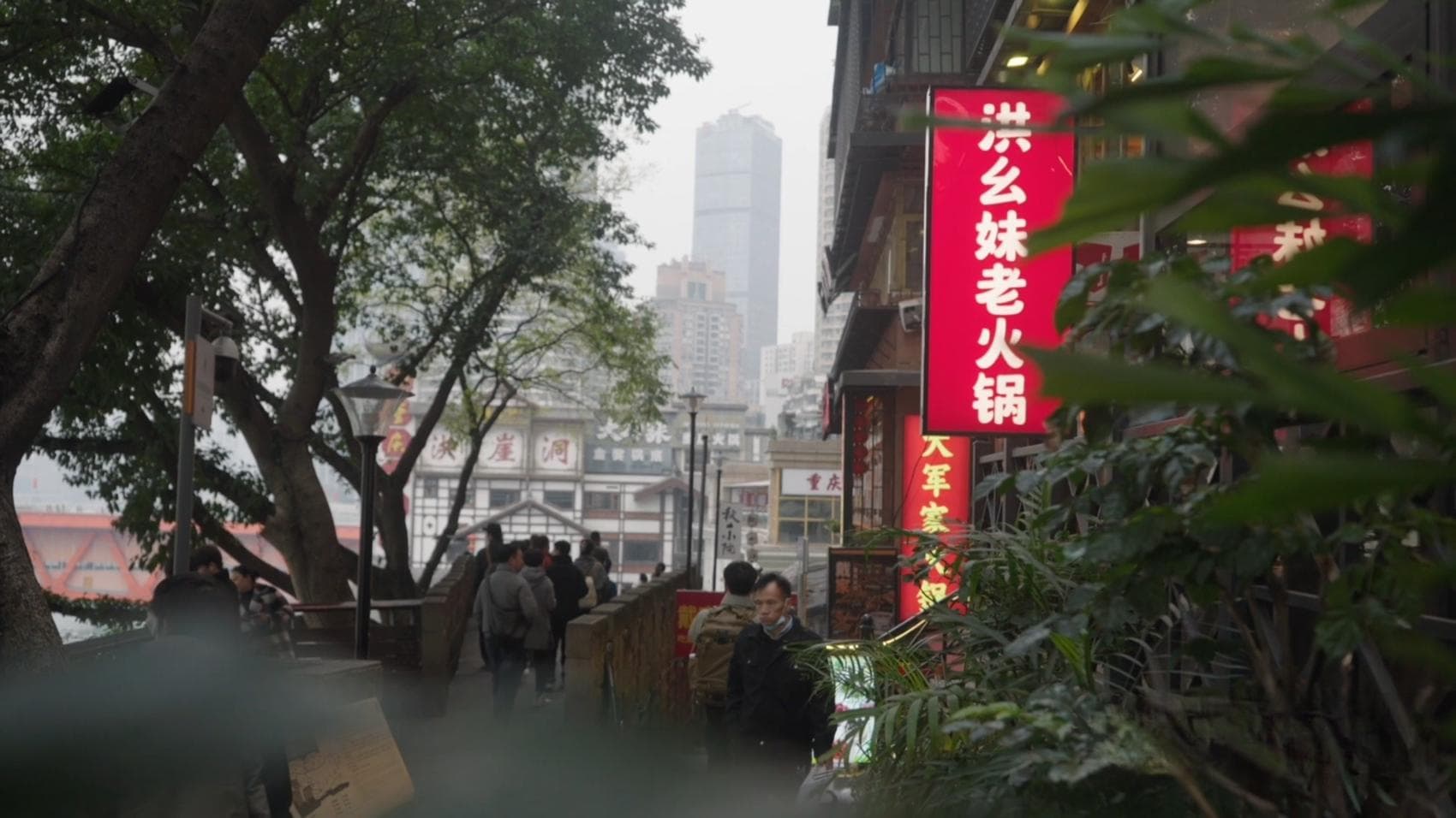 川渝联合采访行丨成渝CP锁死！解放碑10个游客中就有1个成都人！