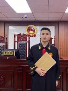 央视权威报道：美发店以"学徒"为由拒付工资被判支付二倍工资差额