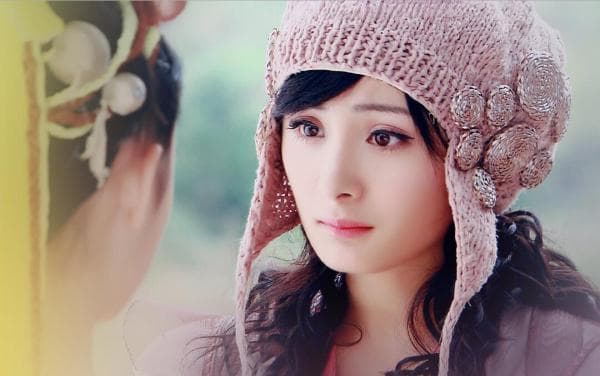 张含韵：32岁演18岁少女毫不违和，《玉面桃花总相逢》里的“反差萌”