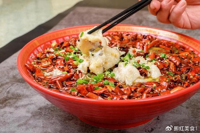 水煮鱼制作教程：从选材到出锅，6个步骤教你做出餐厅级美味