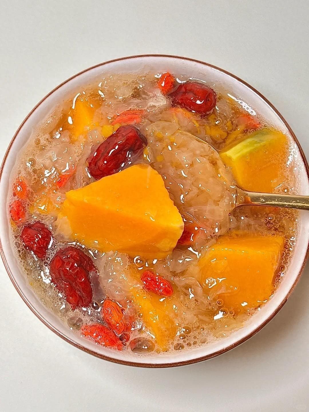 咳嗽难愈？这5种食物助你润肠润肺，呵护呼吸道健康