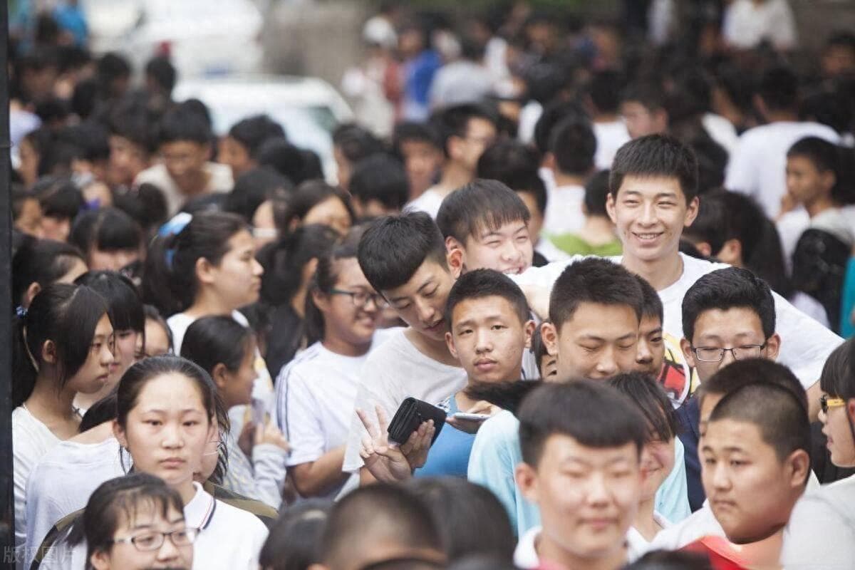 事关2025年高考！“3大变化”下高考竞争愈发激烈，考大学更难了