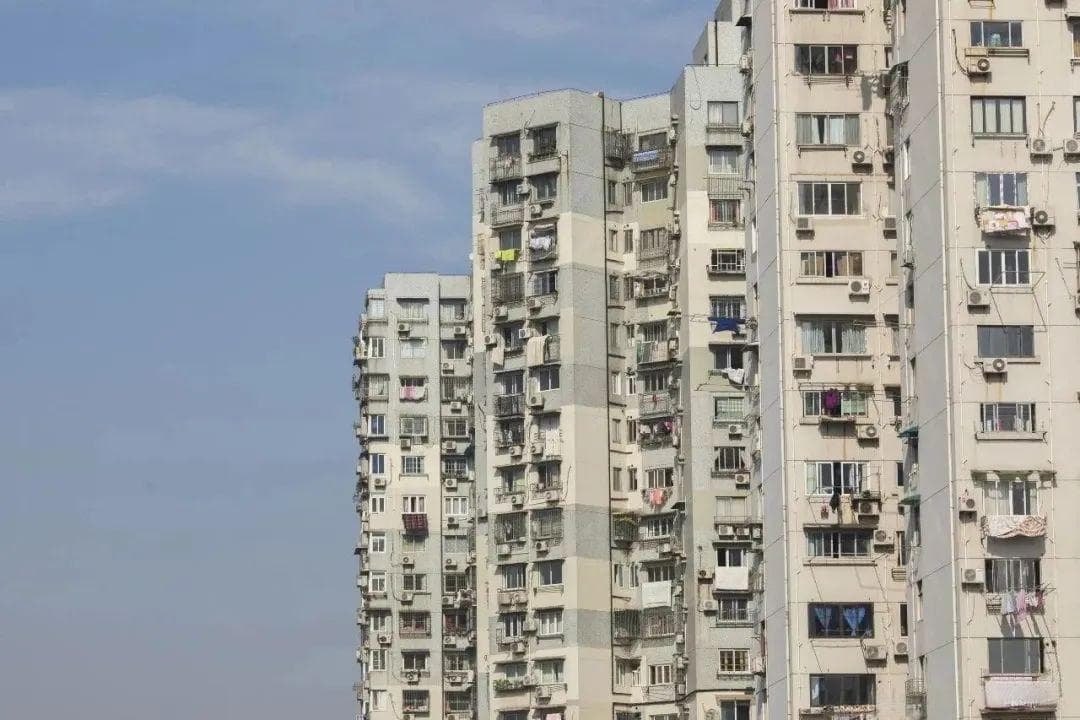 为什么顶楼容易漏水通俗解释（顶楼的房子一定会漏水吗？）