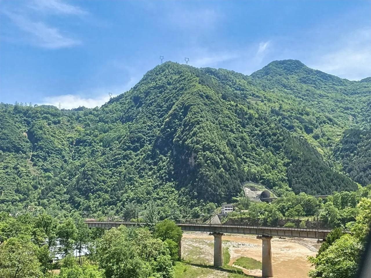 穿行于秦岭山区的十条国道，秦岭自驾游线路攻略