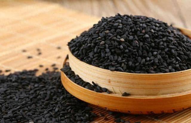 黑芝麻对头发好吗？能乌发、防脱发吗？老人吃黑芝麻效果如何？