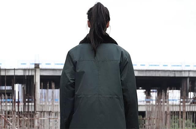 军大衣和羽绒服有什么区别？哪个更保暖？