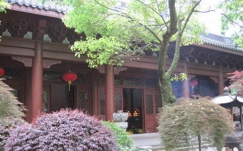 杭州一日游攻略：灵隐寺、河坊街、吴山天风、西湖音乐喷泉