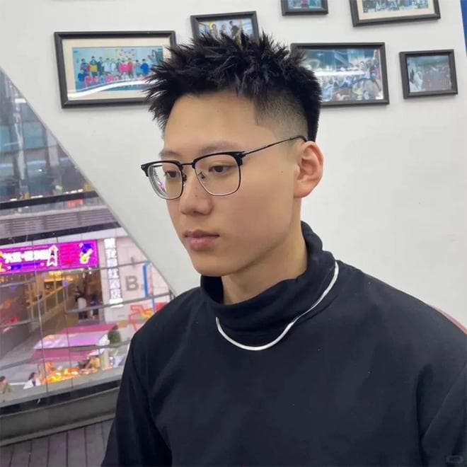 男生头发长了别留“锅盖头”，剪这3款发型更适合，清爽又帅气