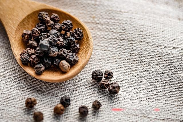 黑胡椒的功效与作用及禁忌-黑胡椒根的功效与作用-白胡椒和黑胡椒的功效与作用