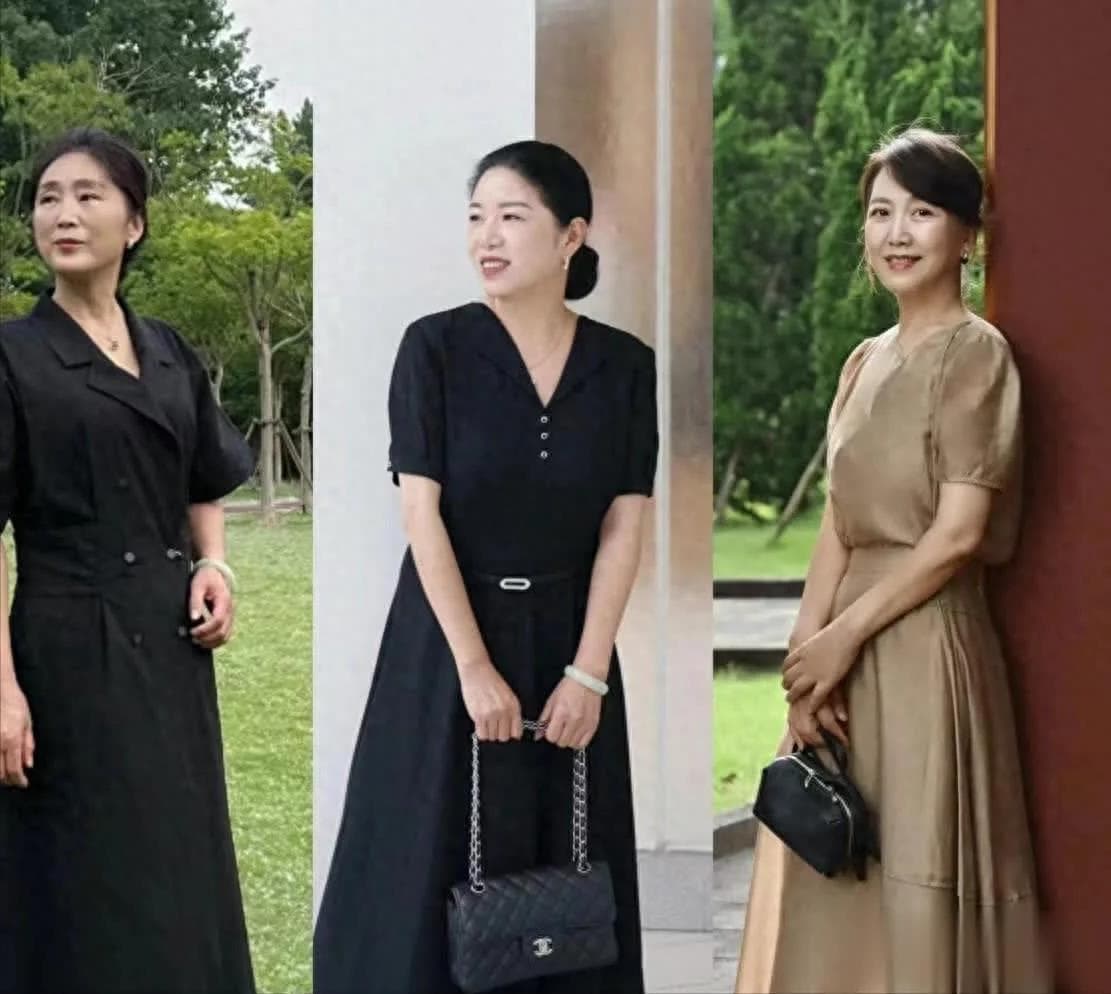 50岁后的女性，连衣裙成为最佳选择：展现优雅与品味