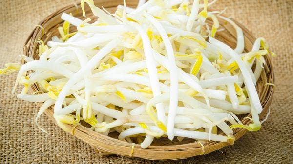 绿豆芽是碳水还是蔬菜？一文读懂绿豆芽的营养价值与食用指南