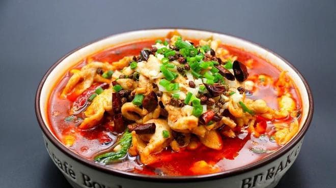 川菜经典：水煮肉片的制作与魅力