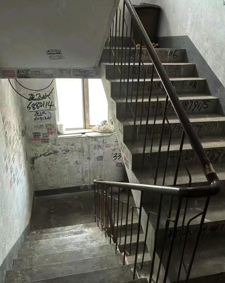 老房子加装电梯的住户，入住一年后却后悔了？4个原因很扎心！
