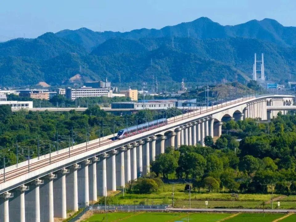 连接多个城市，这条新开通的高铁你来体验了吗？