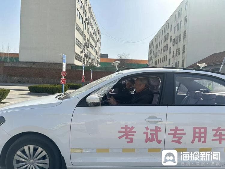 78岁老人科目二一把过！