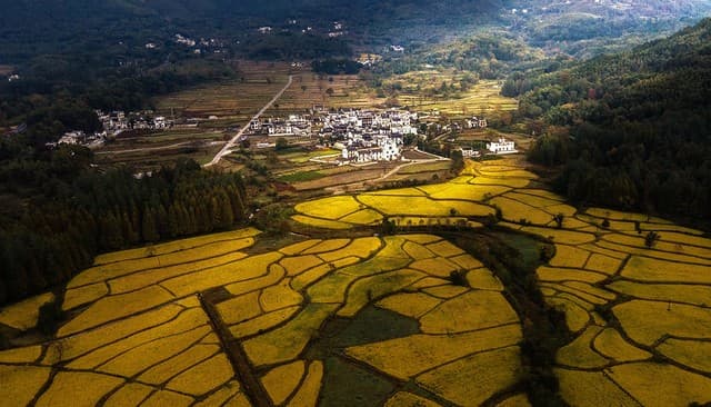 腾冲旅游特色小镇投资：探索云南边陲的宝藏，开启一场别样的旅行体验！