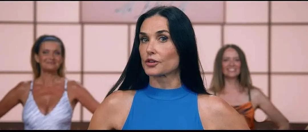 《某种物质》，母体与复制体轮流苏醒、女性主题的怪诞惊悚片！