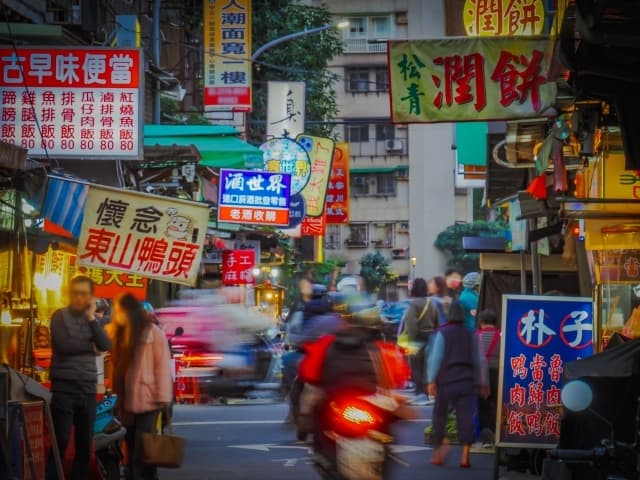 夜市热量炸弹！30种小吃热量排行榜出炉，最肥冠军让人惊呼