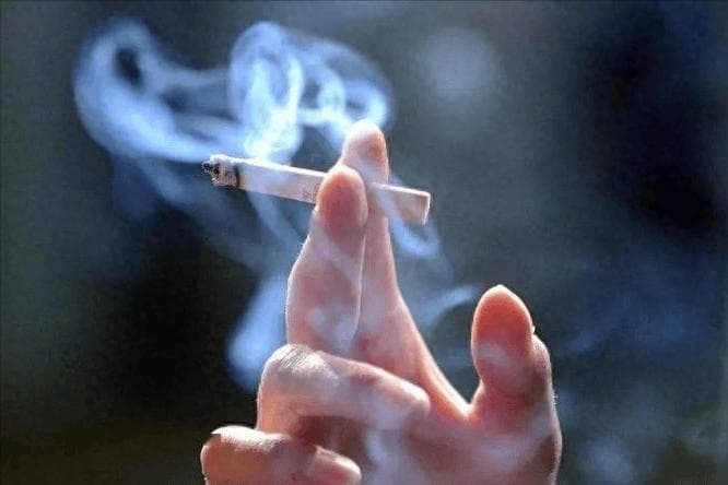 老年人要戒烟吗？医生：65岁以后，吸烟谨记“4要点”，或更健康