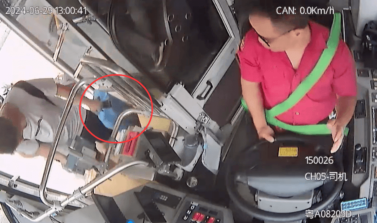 携带危险品乘车？乘客点赞公交车长“教科书式”应对举措