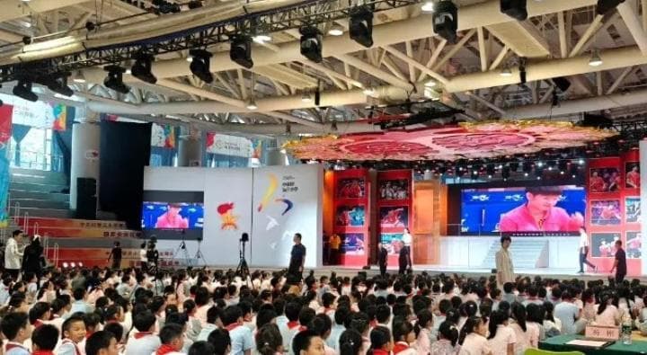 孙颖莎 王楚钦化身体育教师 小学生欢呼雀跃人气爆表