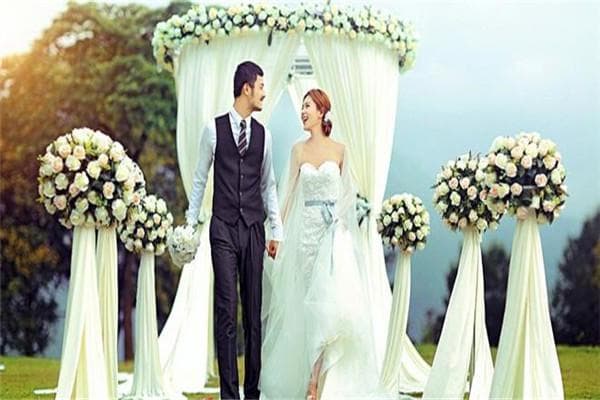 不请婚庆自己简单婚礼流程