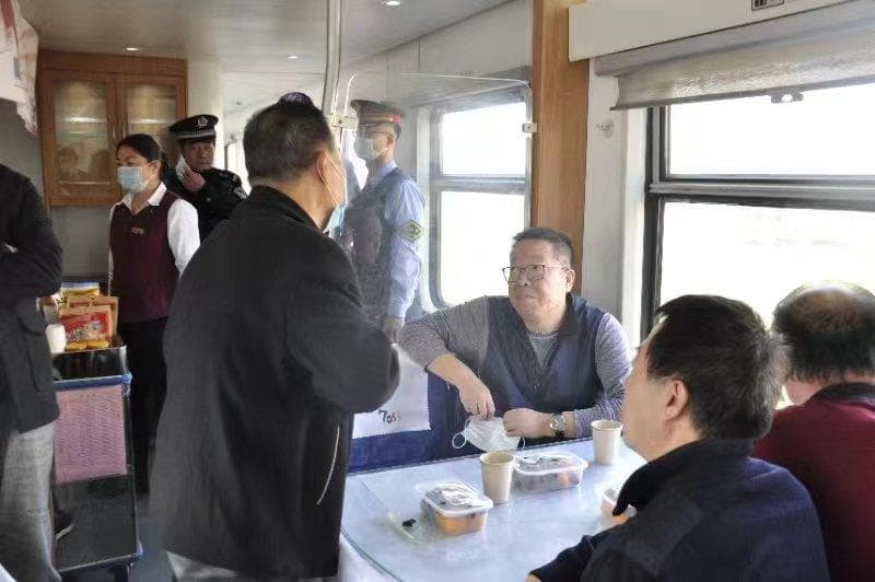 “忠实地记录那段历史，记住那些平凡的人”——高满堂谈《南来北往》故事背后的故事