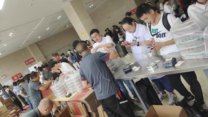 医院排队买月饼？快递助力销全国