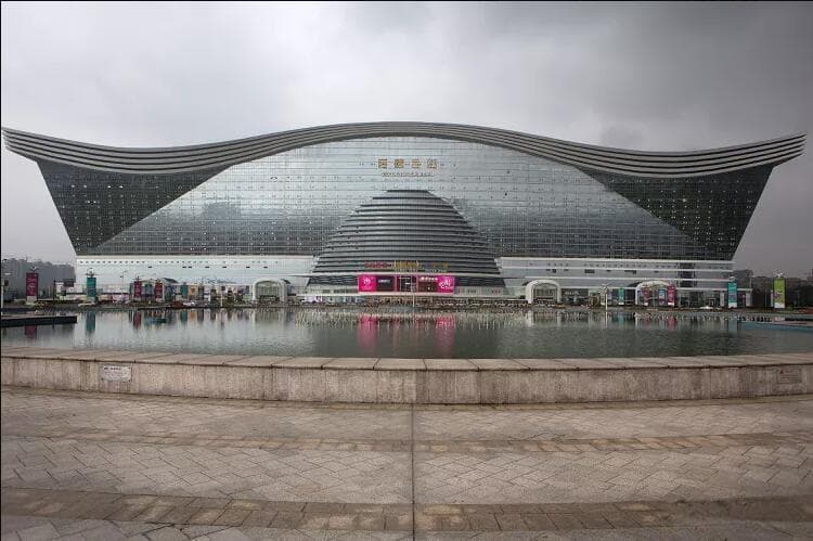 全球最大建筑落户成都：176万平米集酒店沙滩于一体
