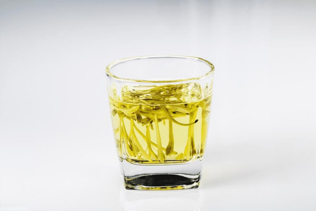玻璃杯泡茶有讲究：不同茶叶适用不同投茶法