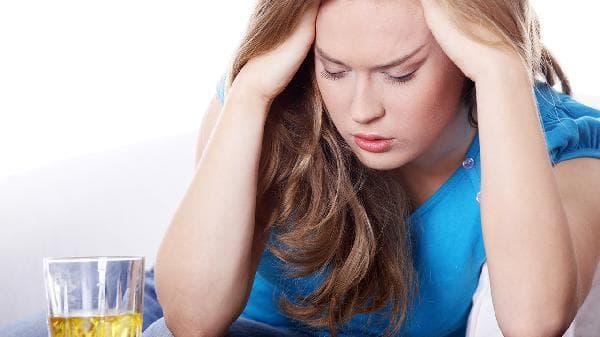 15岁可以喝酒吗？专家解析未成年人饮酒的危害与应对
