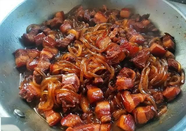 猪肉、牛肉、羊肉、鸡肉，哪种是营养佳品？医生：这2种建议少吃