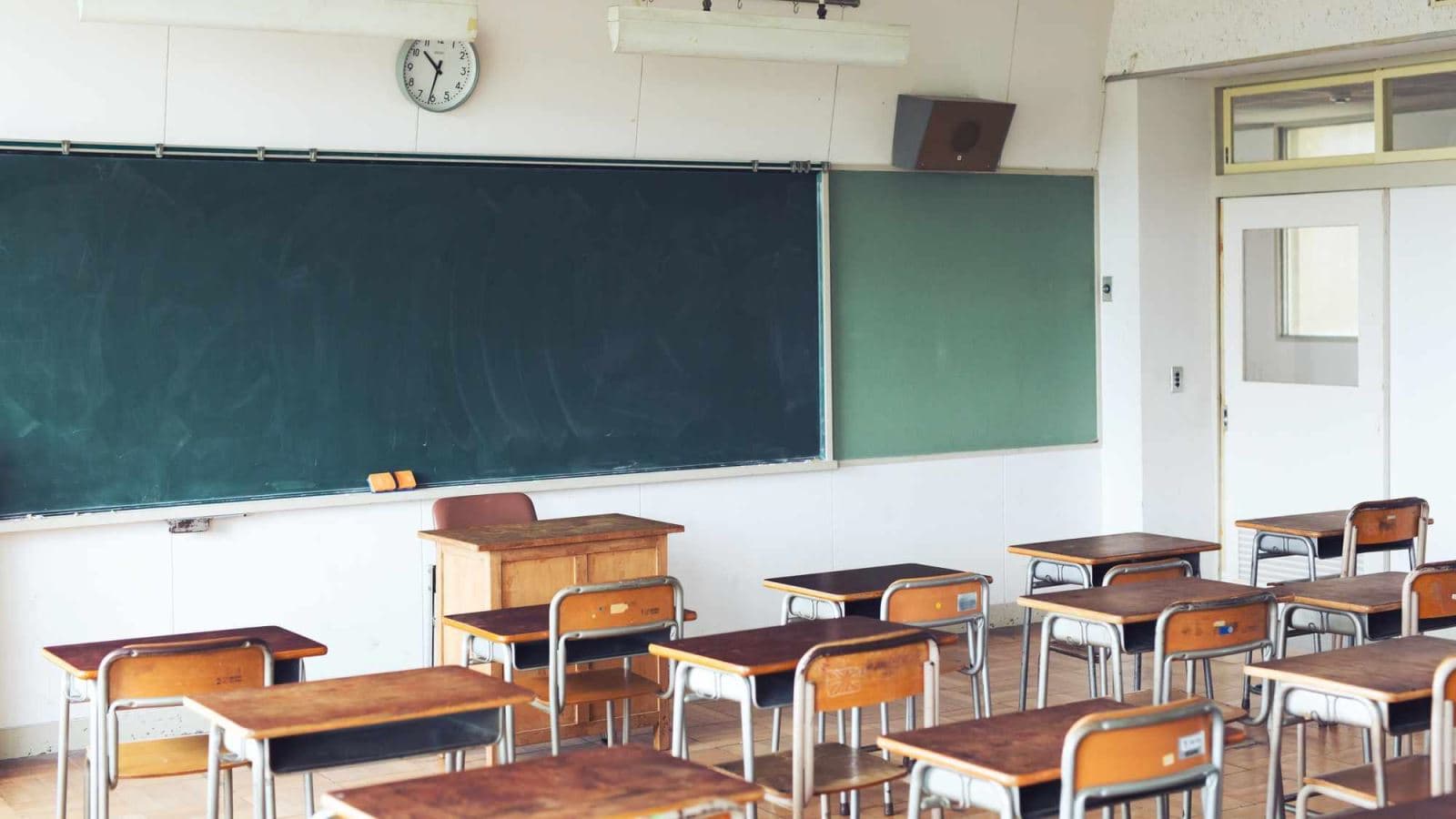 日本34万中小学生拒绝上学为哪桩？