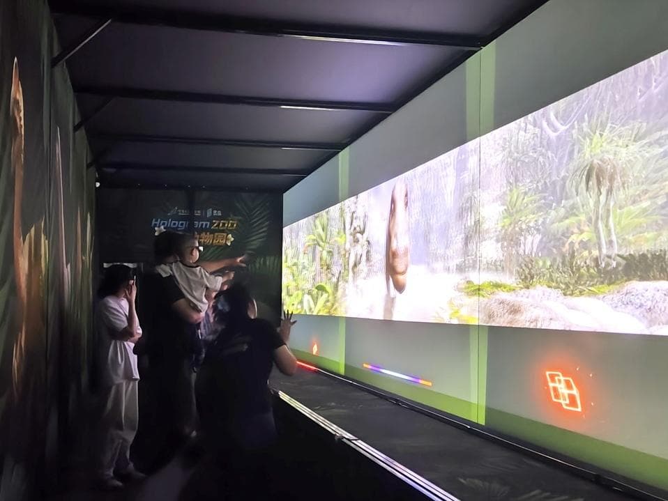 恐龙“活”了！ 西南首个“全息动物园”在重庆自然博物馆开展